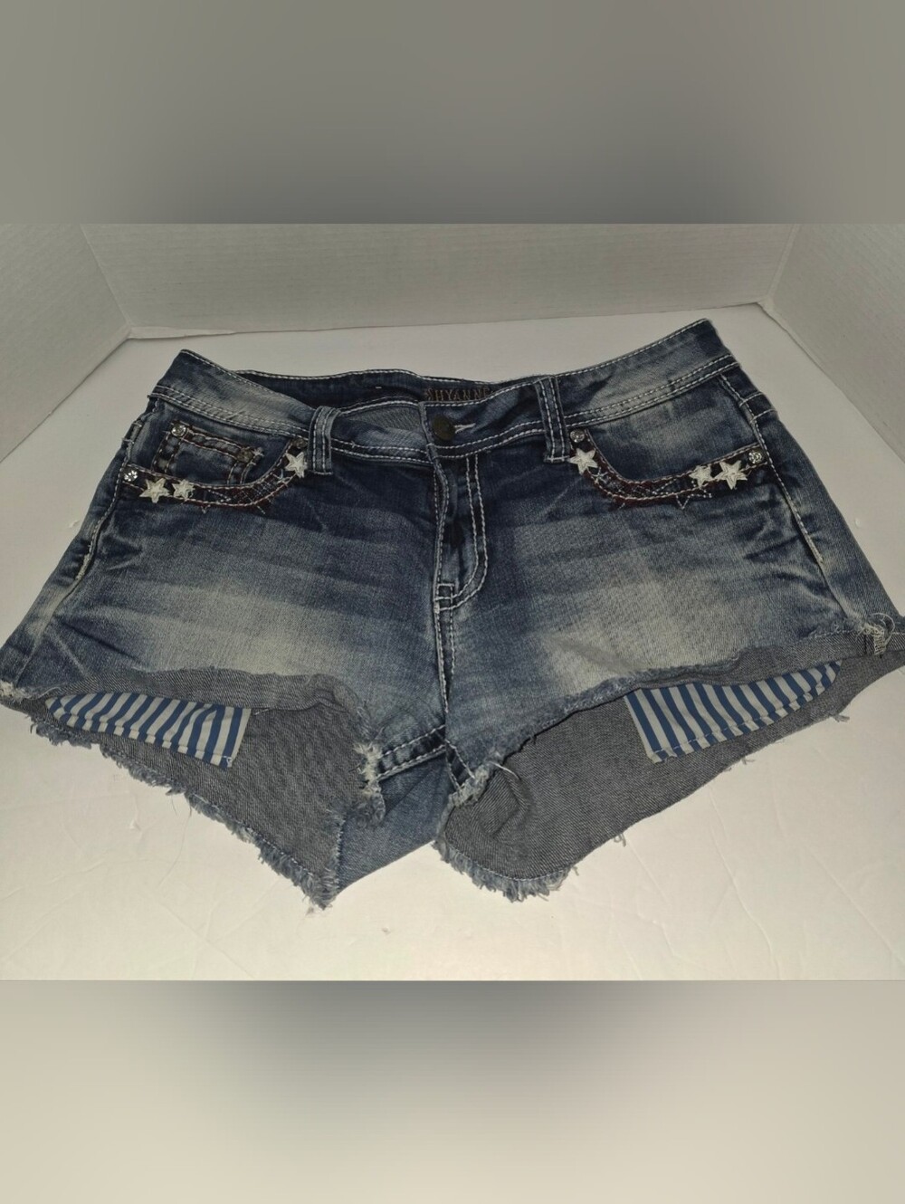 Shyanne Womens Embroidered Denim Cut Off Shorts Medium Wash Blues 30 Distressed